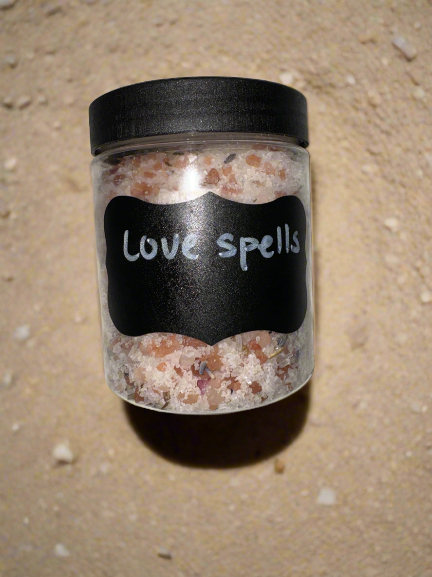 Love spells luxury bath salts